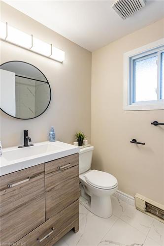 32-135 Belmont Drive, London, ON - Indoor Photo Showing Bathroom