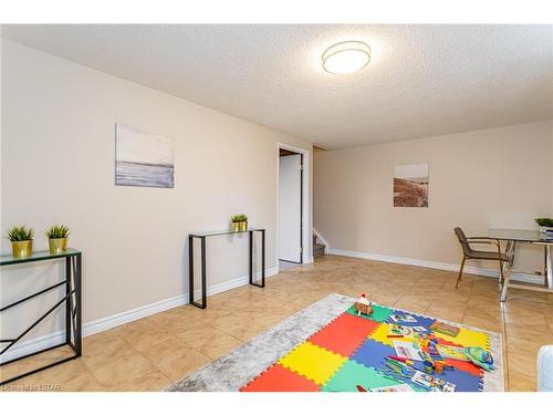 32-135 Belmont Drive, London, ON - Indoor Photo Showing Other Room