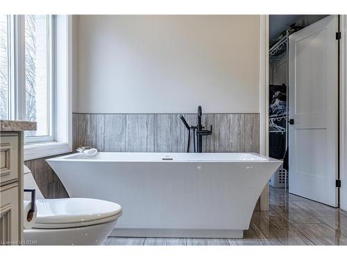 22628 Richmond Street, London, ON - Indoor Photo Showing Bathroom