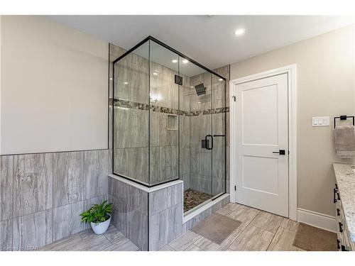 22628 Richmond Street, London, ON - Indoor Photo Showing Bathroom