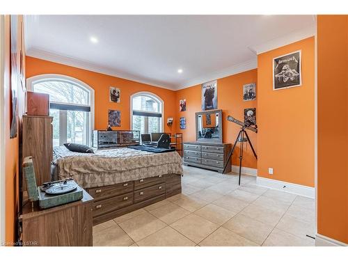 22628 Richmond Street, London, ON - Indoor Photo Showing Bedroom
