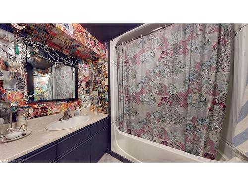 261 Winnipeg Street, London, ON - Indoor Photo Showing Bathroom