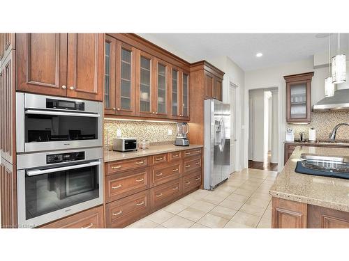 465 Eagletrace Drive, London, ON - Indoor Photo Showing Kitchen