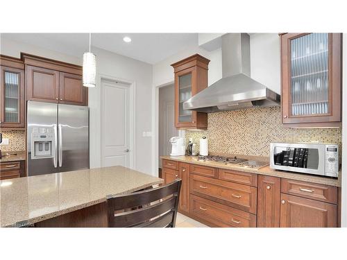 465 Eagletrace Drive, London, ON - Indoor Photo Showing Kitchen With Upgraded Kitchen