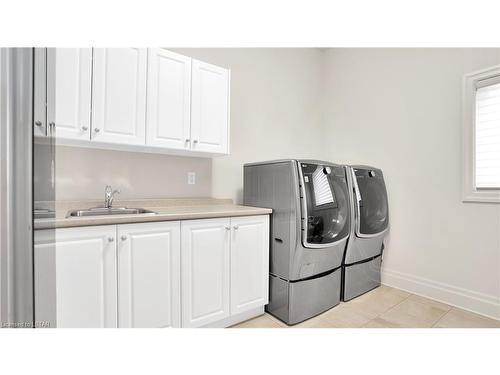 465 Eagletrace Drive, London, ON - Indoor Photo Showing Laundry Room