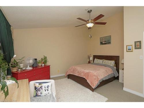 11-40 Ontario Street S, Grand Bend, ON - Indoor Photo Showing Bedroom