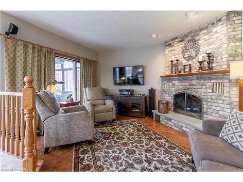 28 Sinclair Crescent, Aylmer, ON - Indoor Photo Showing Living Room With Fireplace