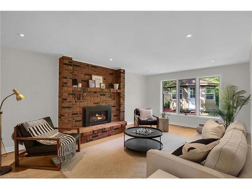 32 Chepstow Close, London, ON - Indoor Photo Showing Living Room With Fireplace
