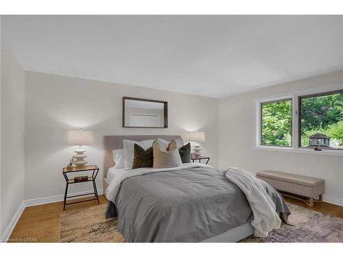 32 Chepstow Close, London, ON - Indoor Photo Showing Bedroom