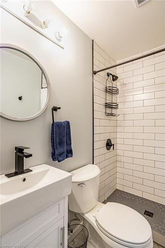3923 Delmage Ave Avenue, Plympton-Wyoming, ON - Indoor Photo Showing Bathroom