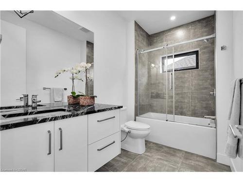 1429 Medway Park Drive, London, ON - Indoor Photo Showing Bathroom