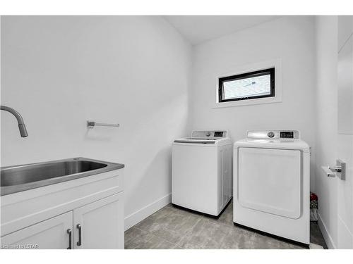 1429 Medway Park Drive, London, ON - Indoor Photo Showing Laundry Room