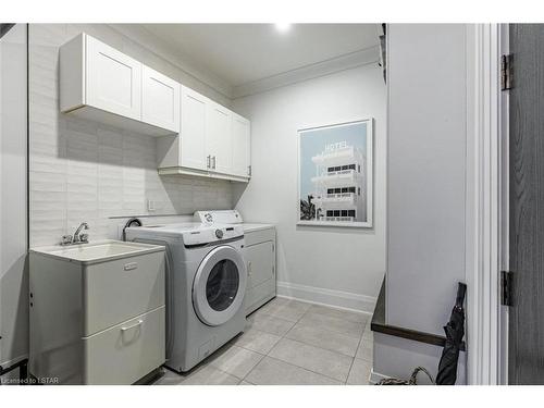 2101 Linkway Boulevard, London, ON - Indoor Photo Showing Laundry Room