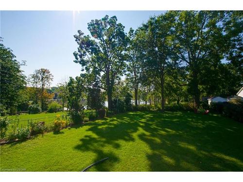 1075 Pond View Road, London, ON - Outdoor With Backyard