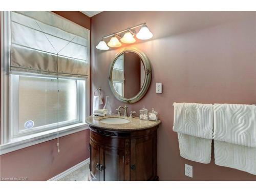 1075 Pond View Road, London, ON - Indoor Photo Showing Bathroom