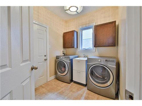 1002 Manchester Road, London, ON - Indoor Photo Showing Laundry Room