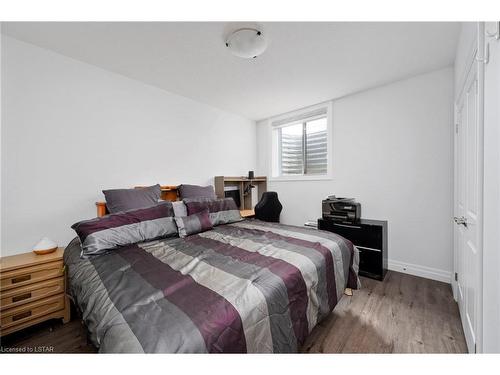 572 Chelton Road, London, ON - Indoor Photo Showing Bedroom