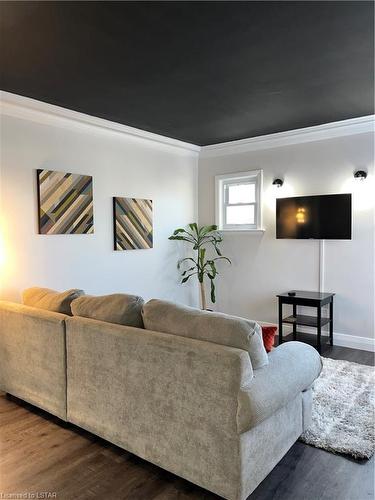 1073 Hamilton Road, London, ON - Indoor Photo Showing Living Room
