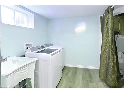 1020 Hanson Crescent, London, ON - Indoor Photo Showing Laundry Room