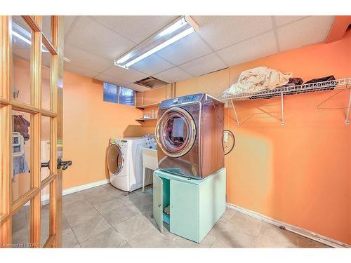 240 Exmouth Circle, London, ON - Indoor Photo Showing Laundry Room