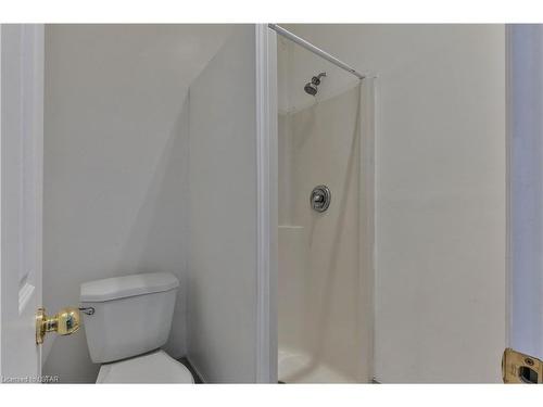 592 Hamilton Road, London, ON - Indoor Photo Showing Bathroom