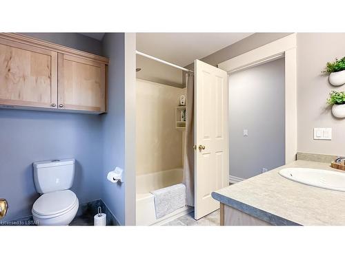 8 Harbour Park Court, Grand Bend, ON - Indoor Photo Showing Bathroom