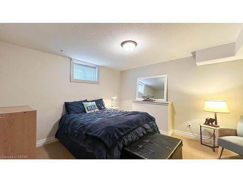 8 Harbour Park Court, Grand Bend, ON - Indoor Photo Showing Bedroom