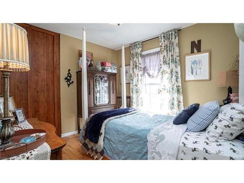 22930 Thames Road, Appin, ON - Indoor Photo Showing Bedroom