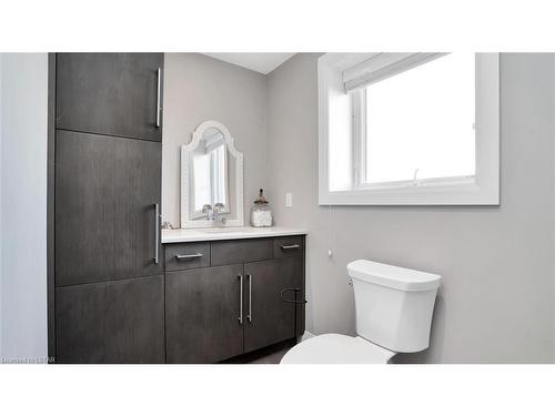 22930 Thames Road, Appin, ON - Indoor Photo Showing Bathroom