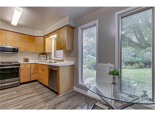 285 Riverside Drive, London, ON - Indoor Photo Showing Kitchen