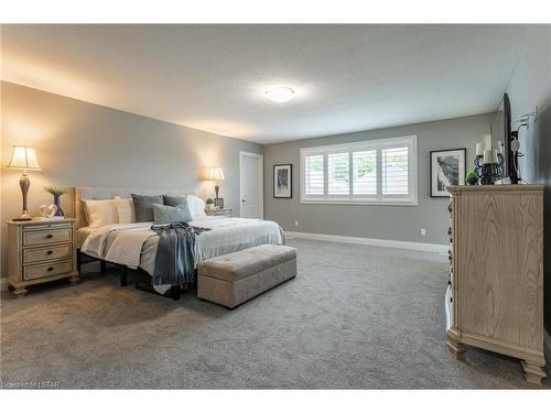10 Cedar Terrace, Dorchester, ON - Indoor Photo Showing Bedroom