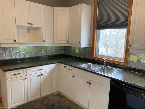 3677 Montrose Street, Glencoe, ON - Indoor Photo Showing Kitchen With Double Sink
