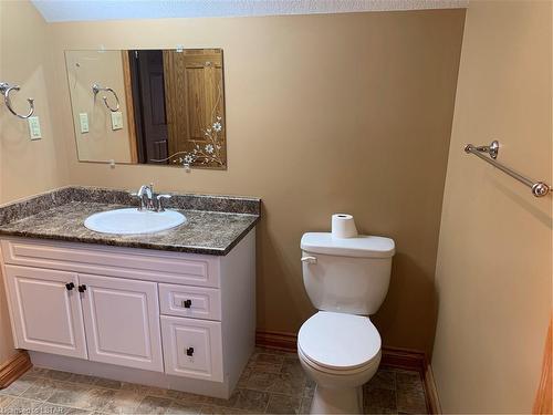 3677 Montrose Street, Glencoe, ON - Indoor Photo Showing Bathroom