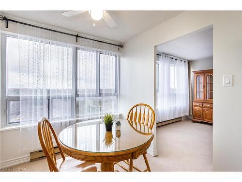 801-600 Grenfell Drive, London, ON - Indoor Photo Showing Dining Room