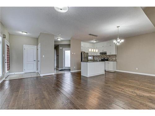 60-3270 Singleton Avenue W, London, ON - Indoor Photo Showing Living Room