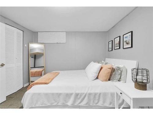 1289 Victoria Drive, London, ON - Indoor Photo Showing Bedroom