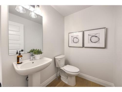 2322 Wickerson Road, London, ON - Indoor Photo Showing Bathroom