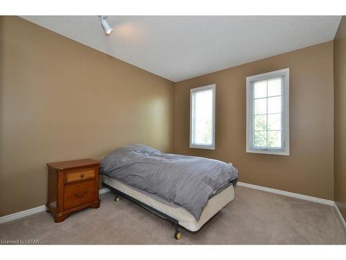 16-185 North Centre Road, London, ON - Indoor Photo Showing Bedroom