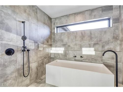 105 Edgewater Boulevard, Komoka, ON - Indoor Photo Showing Bathroom