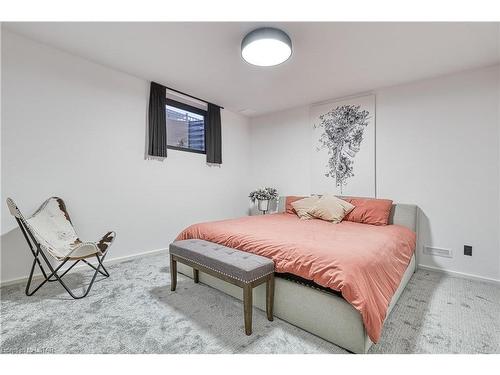 105 Edgewater Boulevard, Komoka, ON - Indoor Photo Showing Bedroom