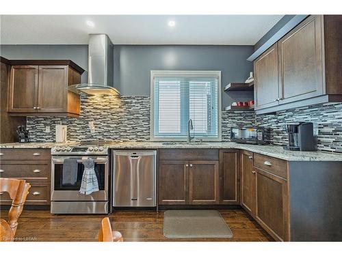 19 Kantor Court, St. Thomas, ON - Indoor Photo Showing Kitchen With Upgraded Kitchen