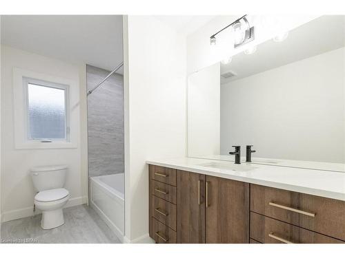 2254 Linkway Boulevard, London, ON - Indoor Photo Showing Bathroom