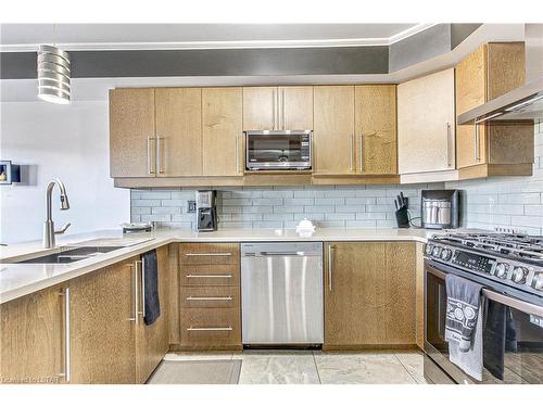 1532 Evans Boulevard, London, ON - Indoor Photo Showing Kitchen With Double Sink