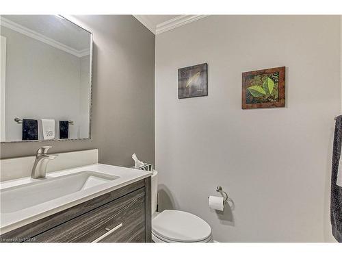 1532 Evans Boulevard, London, ON - Indoor Photo Showing Bathroom