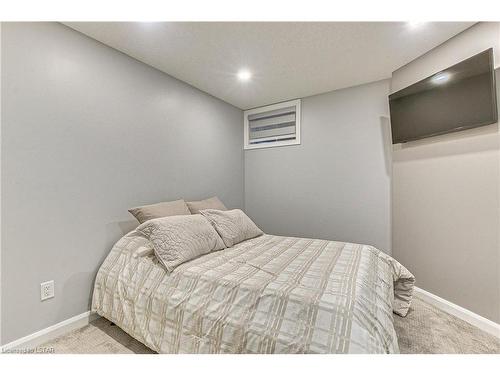 1532 Evans Boulevard, London, ON - Indoor Photo Showing Bedroom