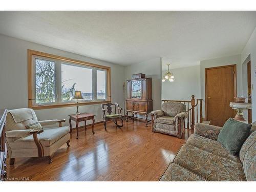 21217 Taits Road, Glencoe, ON - Indoor Photo Showing Living Room
