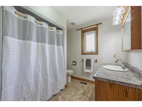 21217 Taits Road, Glencoe, ON - Indoor Photo Showing Bathroom