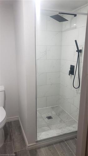99 Acorn Place, London, ON - Indoor Photo Showing Bathroom