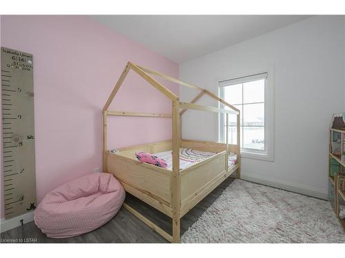49313 Ashland Avenue, Lyons, ON - Indoor Photo Showing Bedroom