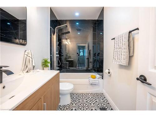 416 Indian Creek Road, Chatham, ON - Indoor Photo Showing Bathroom